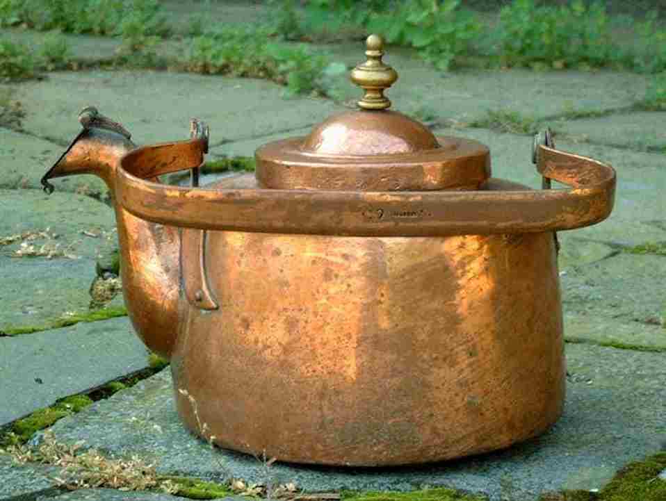 کتری مسی روسی با بدنه خوش ساخت و طراحی متمایز